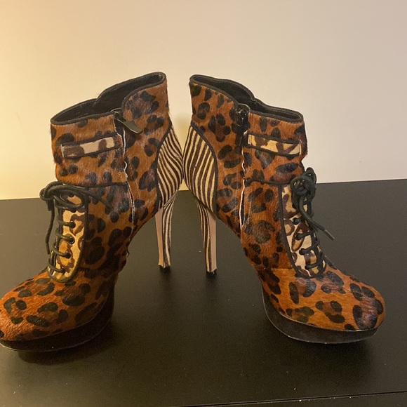 Sam Edelman Mixed Media Printed Platform Booties - Picture 10 of 10
